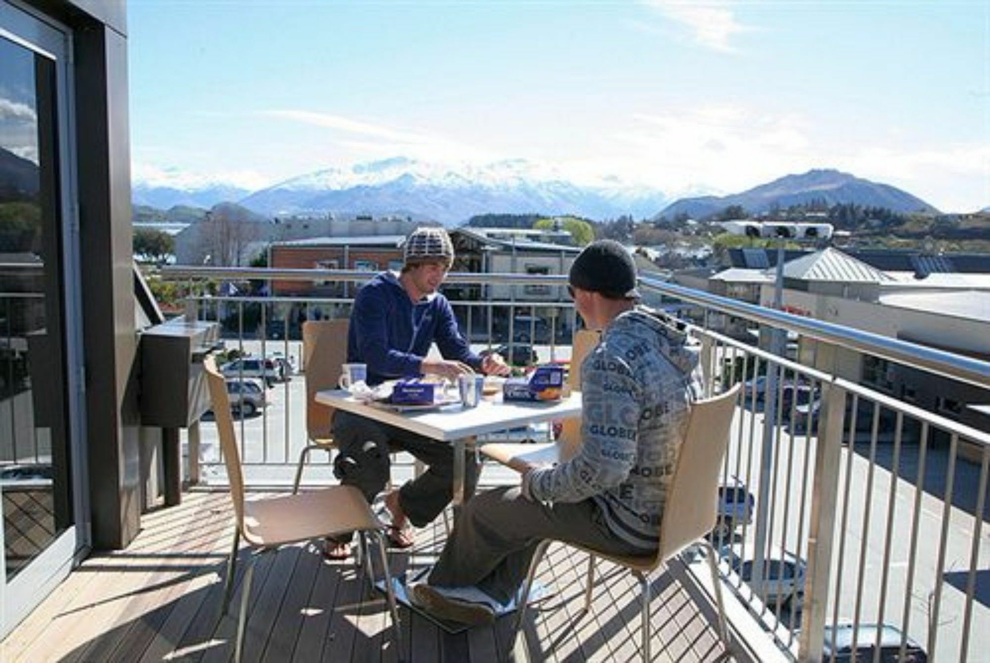 Base Wanaka Hostel Exterior photo